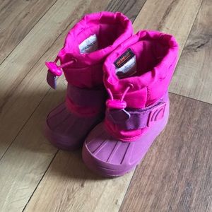 Toddler girl snow boots.